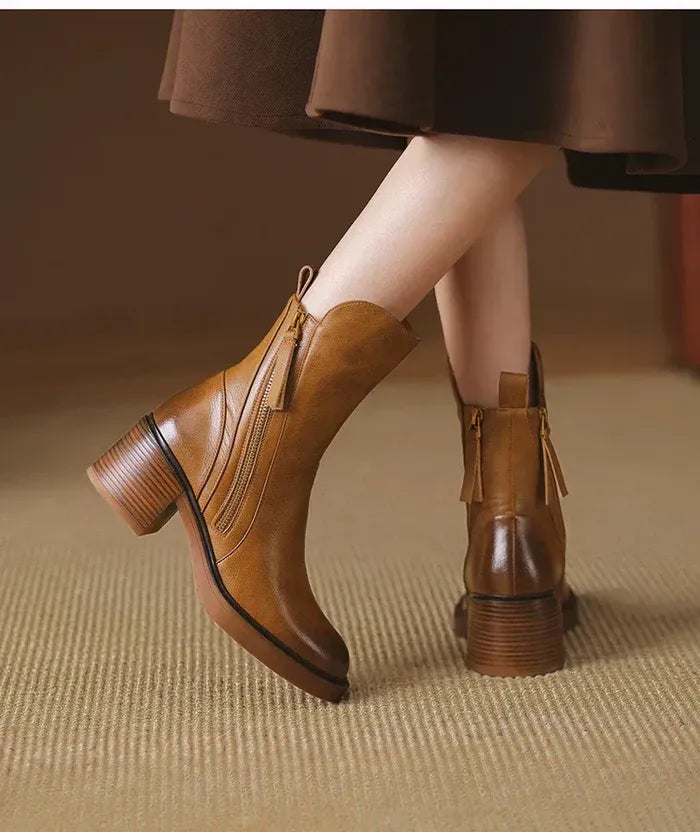 Bota Feminina em Couro Italiano com Zíper Salto Grosso