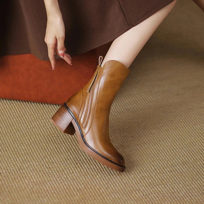 Bota Feminina em Couro Italiano com Zíper Salto Grosso