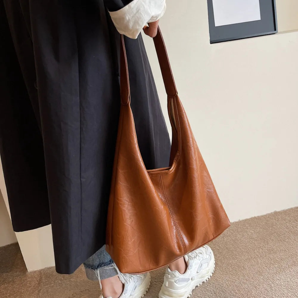 Bolsa Feminina Hobos Couro de Alça Grande Zipper