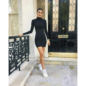 Vestido Cacharrel Gola Alta Manga Longa de Inverno Preto Curto Frio