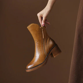Bota Feminina em Couro Italiano com Zíper Salto Grosso