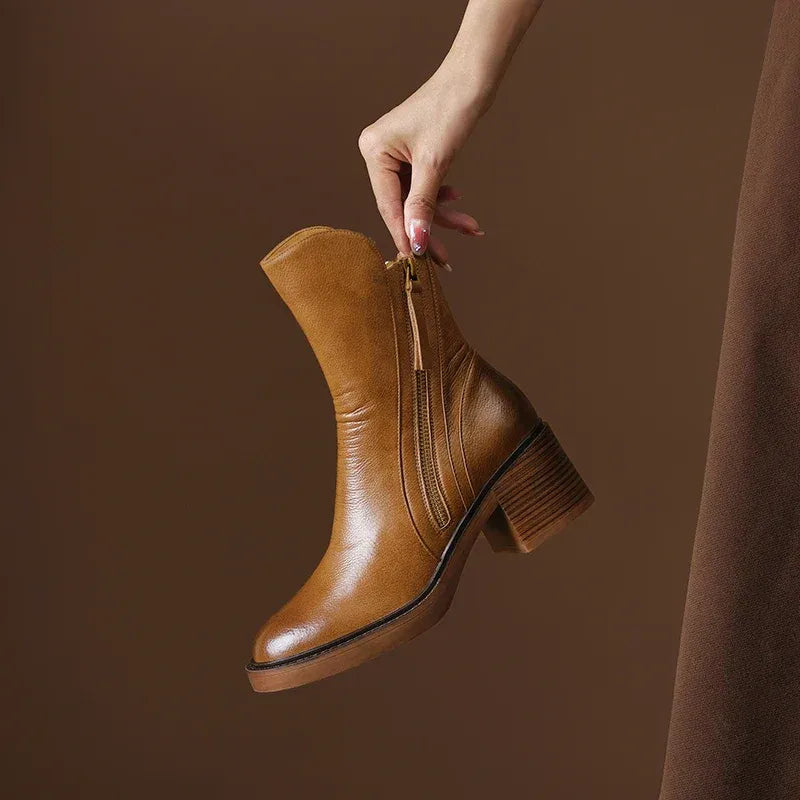 Bota Feminina em Couro Italiano com Zíper Salto Grosso