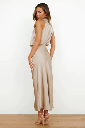 Vestido Gola Alta Detalhada Larozzi