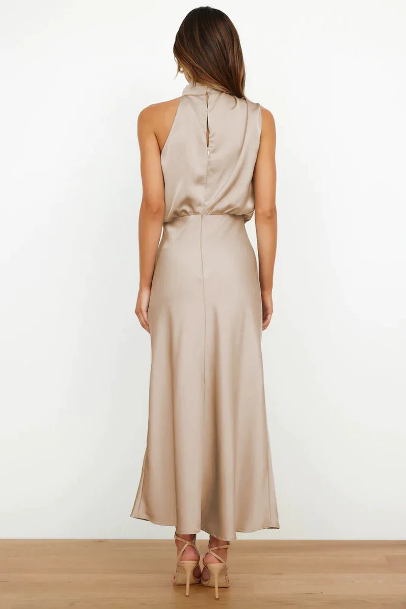 Vestido Gola Alta Detalhada Larozzi