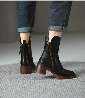 Bota Feminina em Couro Italiano com Zíper Salto Grosso