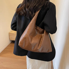 Bolsa Feminina Hobos Couro de Alça Grande Zipper